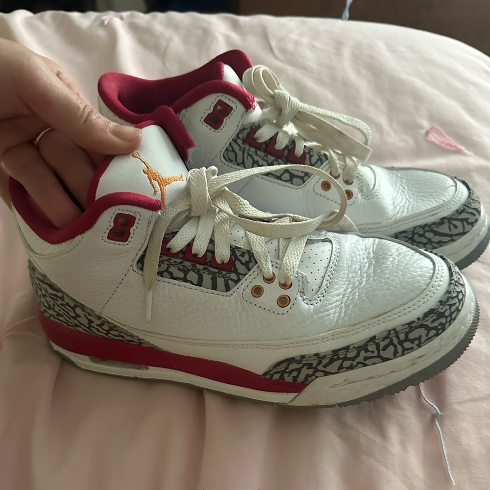 Jordan 3 cardinal red size 7Y/mens 7/womens 8.5